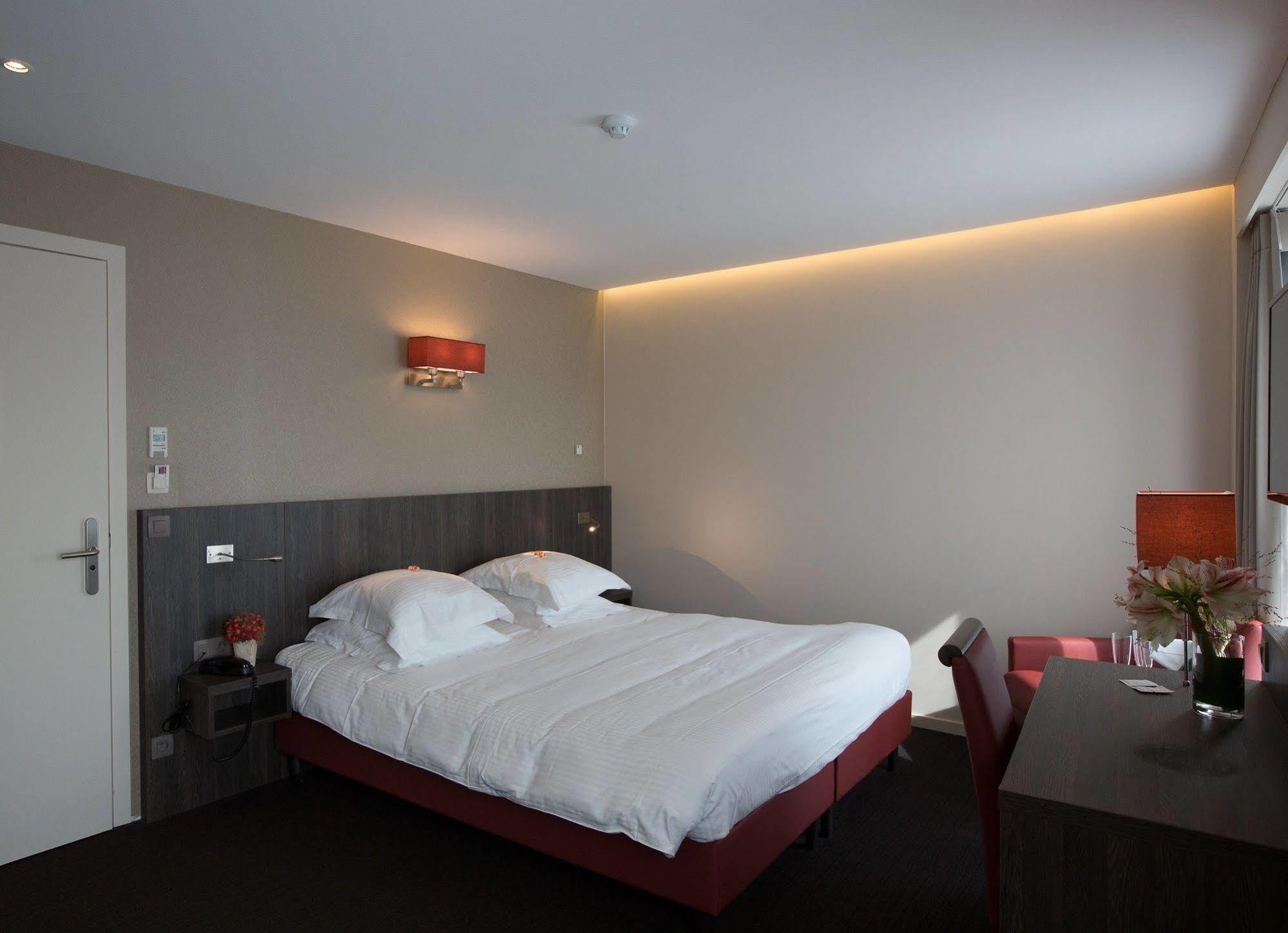 Albion Hotel Іпр Екстер'єр фото