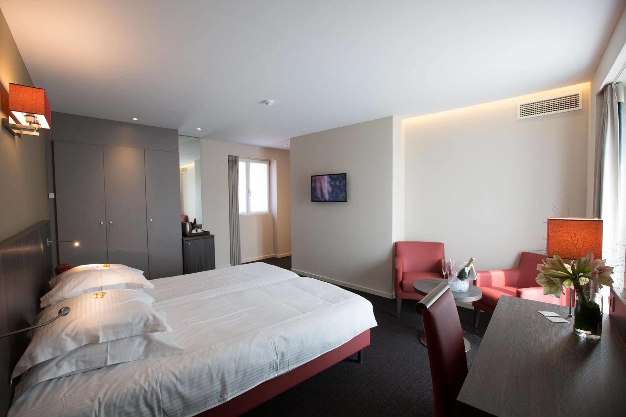Albion Hotel Іпр Екстер'єр фото