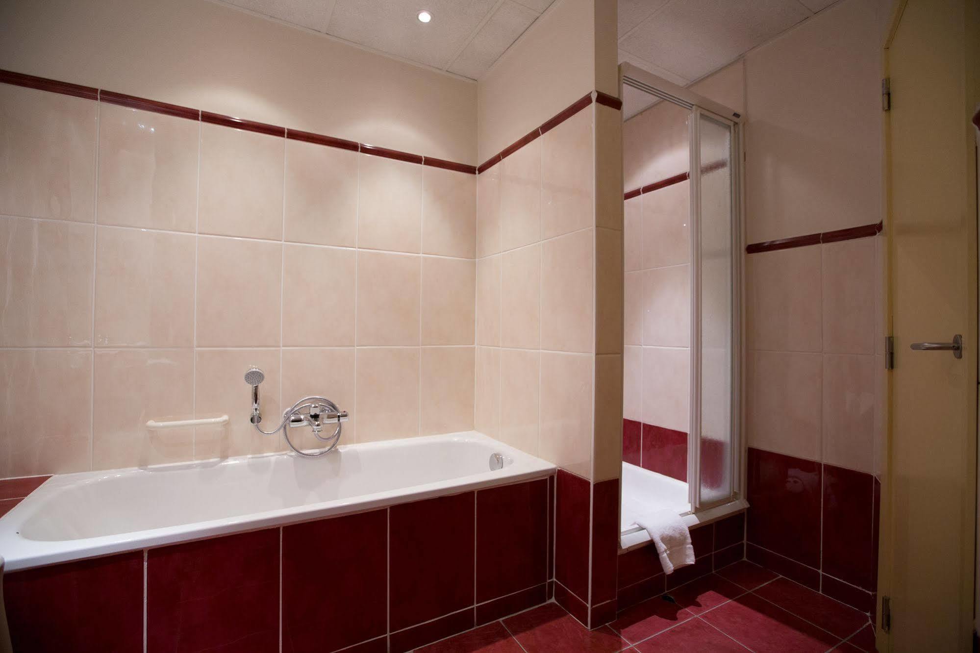 Albion Hotel Іпр Екстер'єр фото