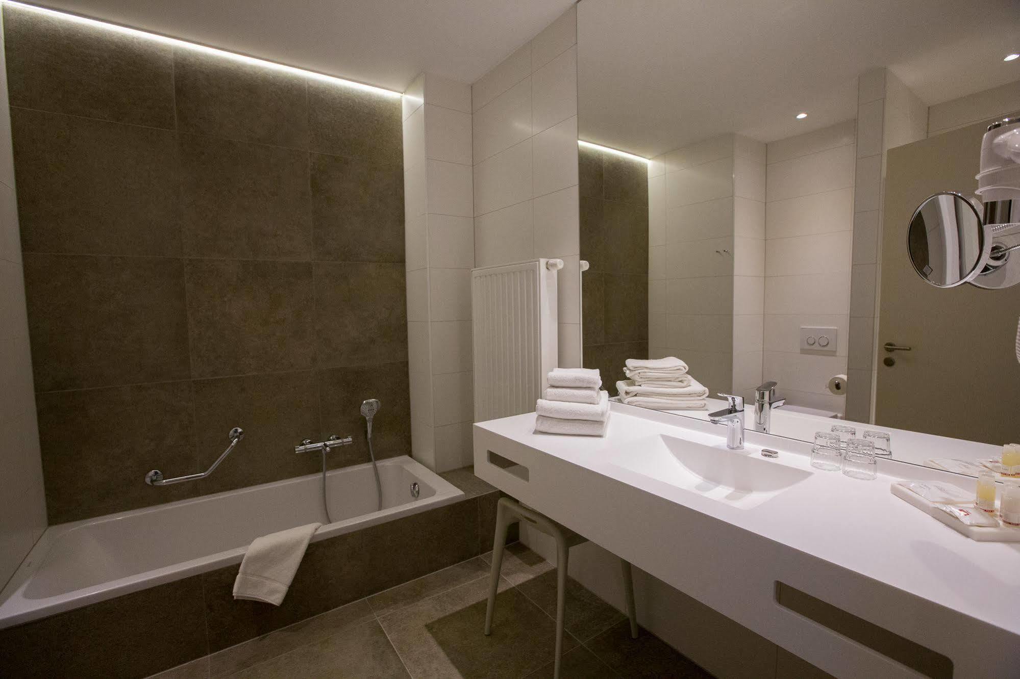 Albion Hotel Іпр Екстер'єр фото